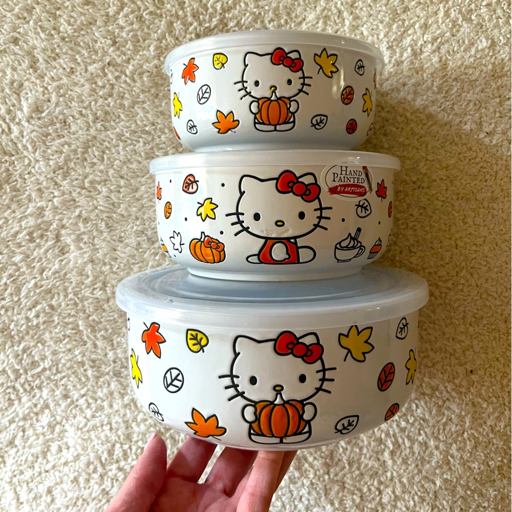 Hello Kitty Fall 🍁 🍂 food containers.